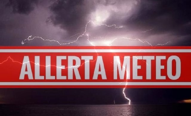 Messaggio di allerta gialla per rischio idrogeologico per temporali e vento